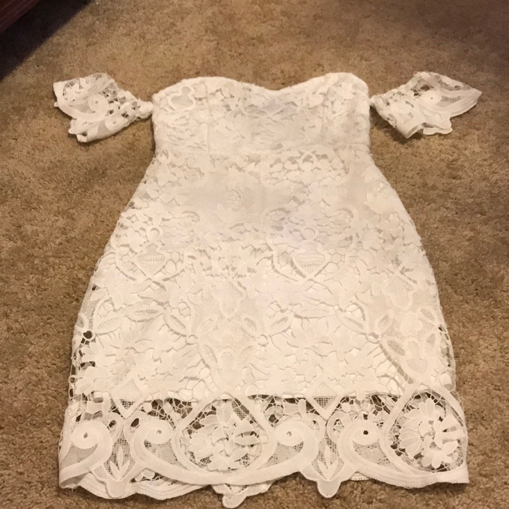 Beautiful lace dress, off the shoulder!